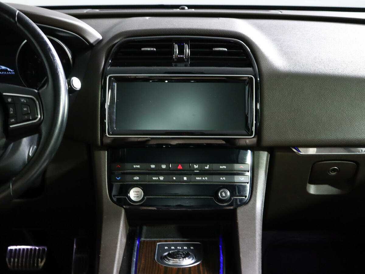 Б/У Ягуар Ф-Пэйс 2016 года. Фото: #12