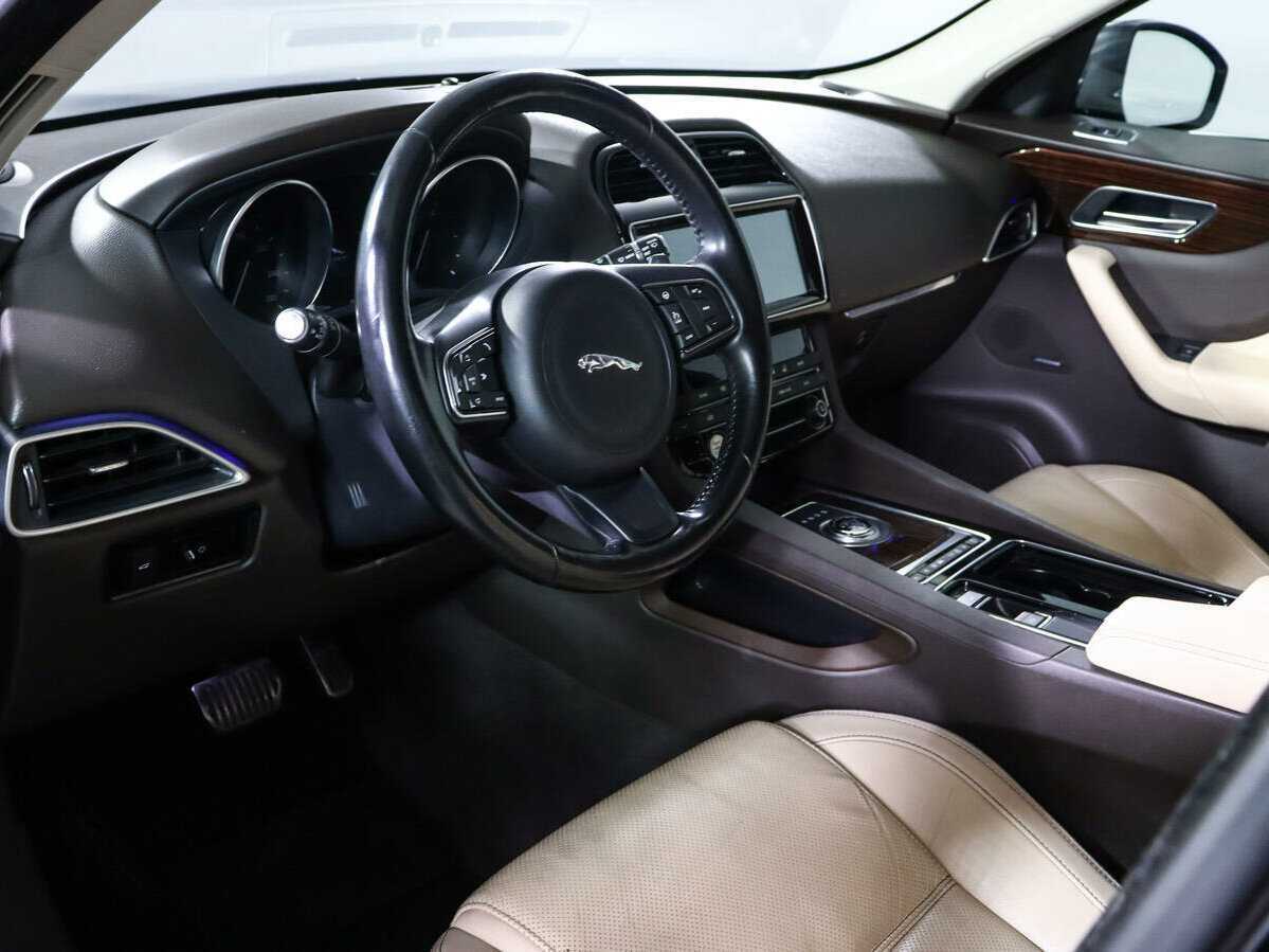 Б/У Ягуар Ф-Пэйс 2016 года. Фото: #13