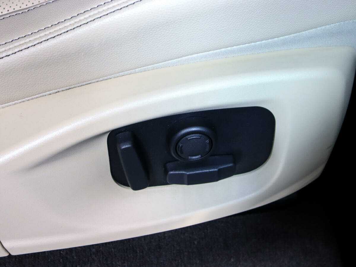 Б/У Ягуар Ф-Пэйс 2016 года. Фото: #15