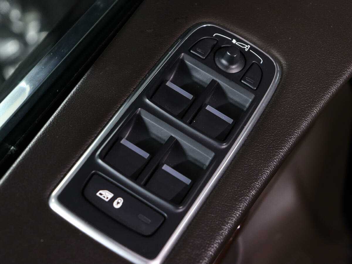 Б/У Ягуар Ф-Пэйс 2016 года. Фото: #20