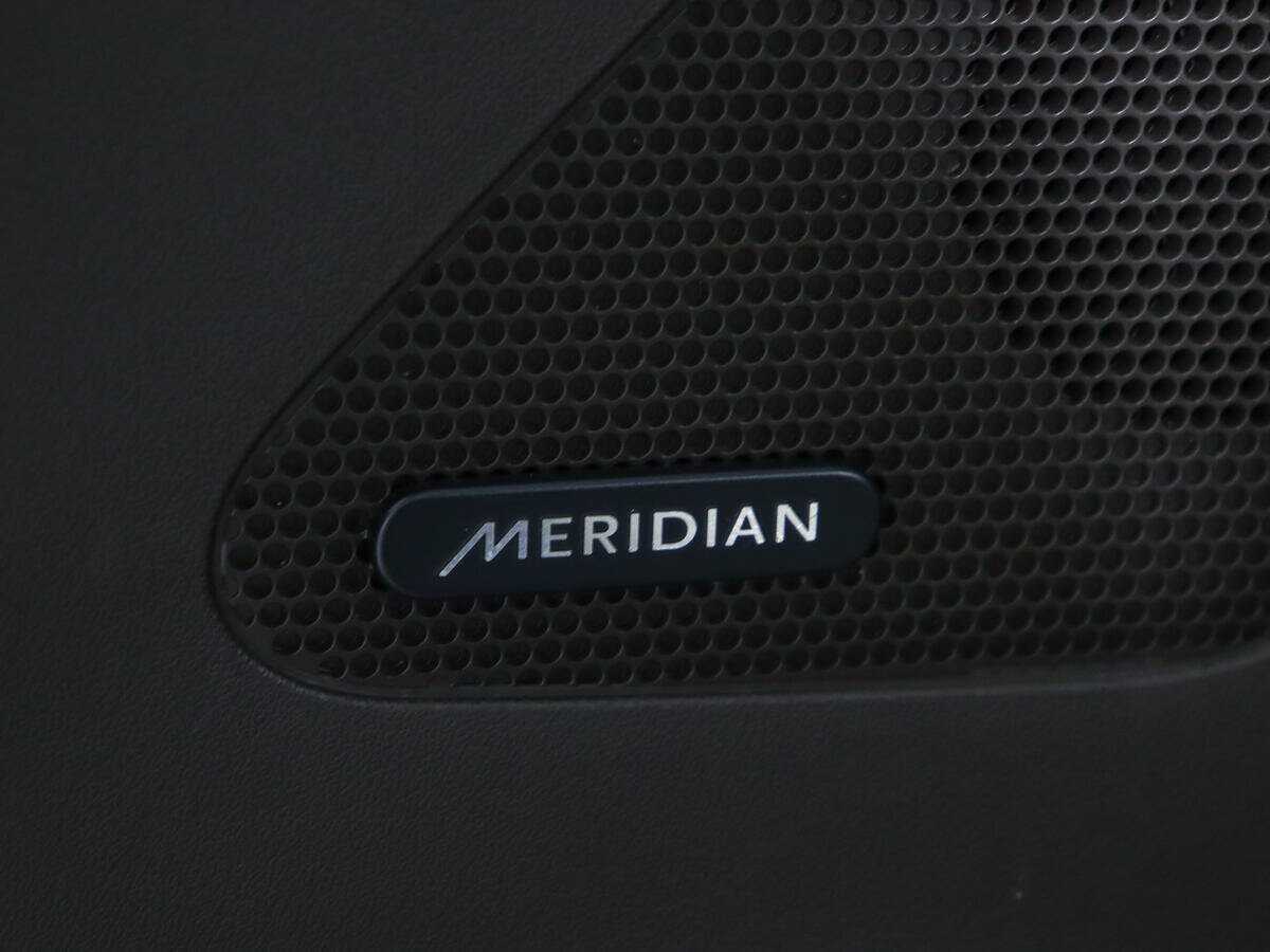 Б/У Ягуар Ф-Пэйс 2016 года. Фото: #21