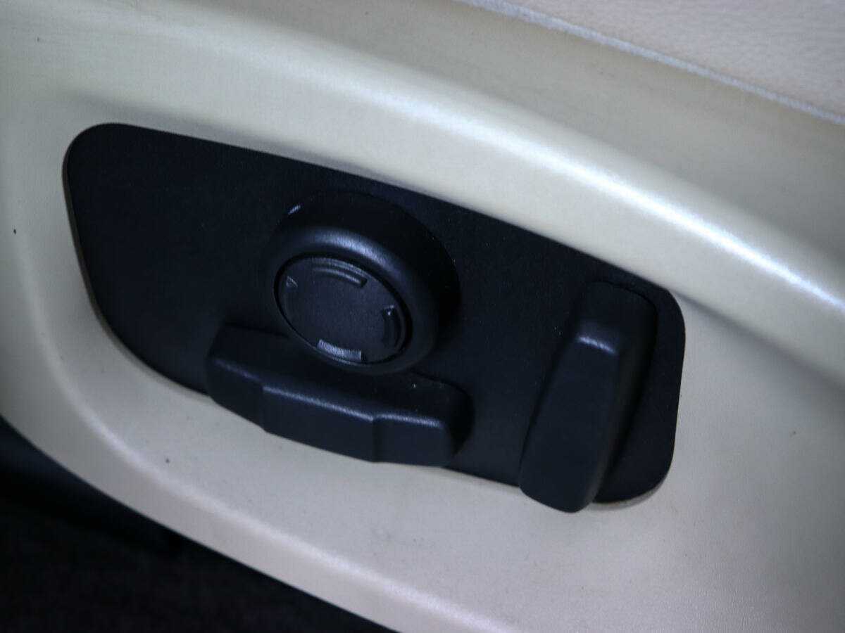 Б/У Ягуар Ф-Пэйс 2016 года. Фото: #22