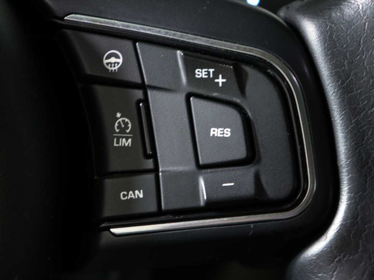 Б/У Ягуар Ф-Пэйс 2016 года. Фото: #24