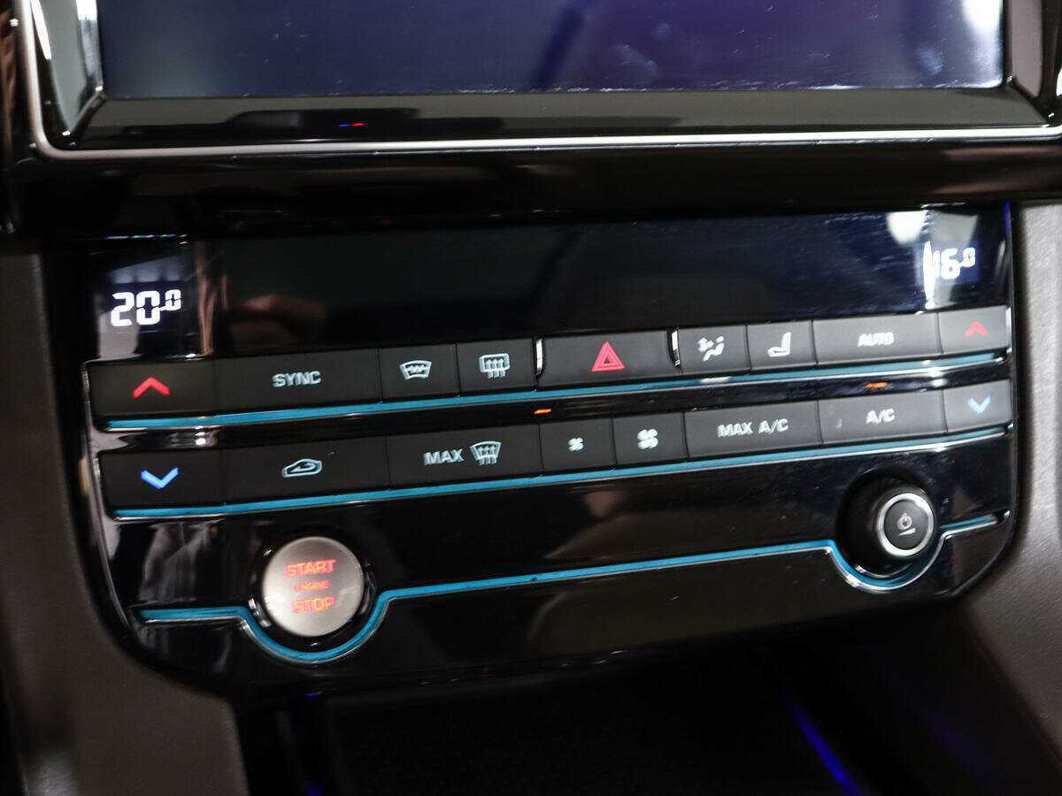 Б/У Ягуар Ф-Пэйс 2016 года. Фото: #26