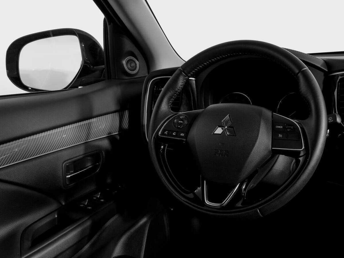 Б/У Митсубиши Оутлэндер 2021 года. Фото: #13