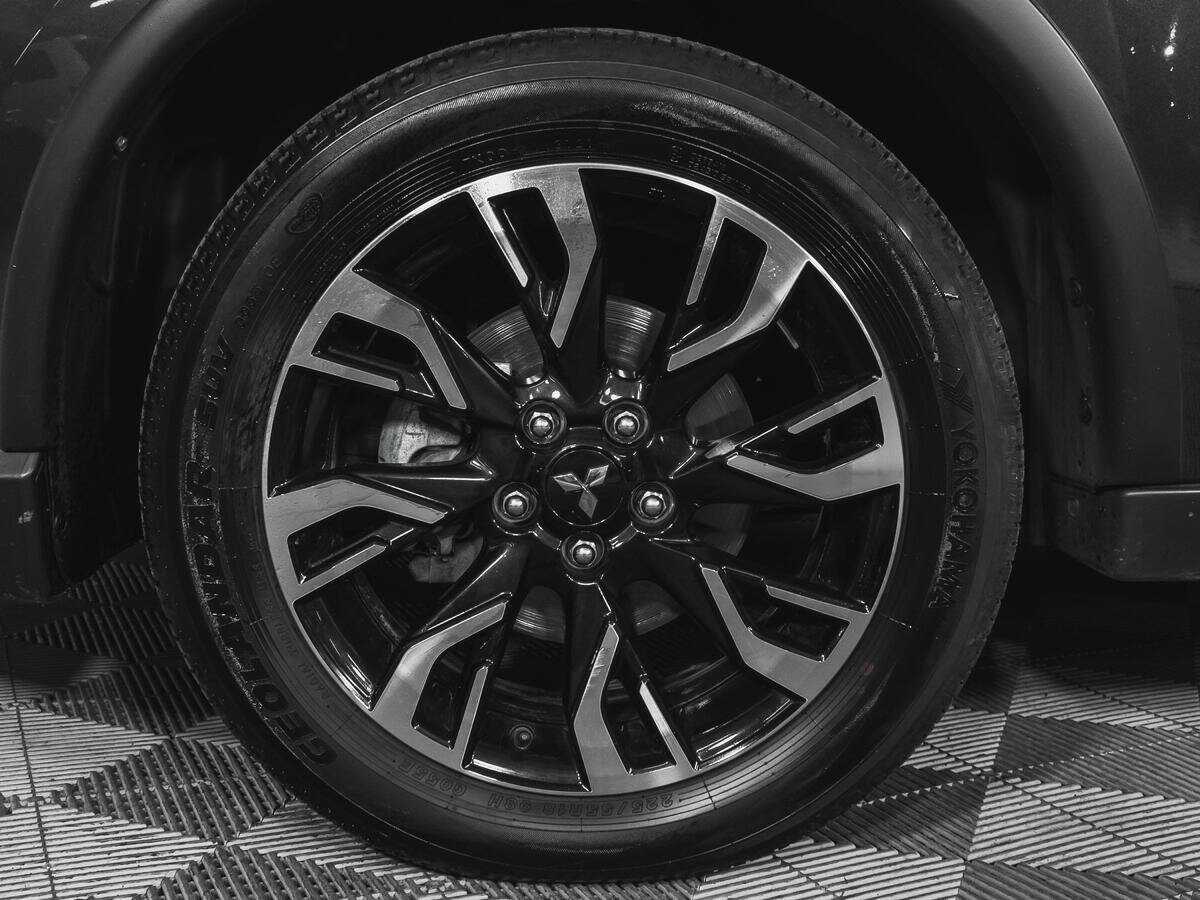 Б/У Митсубиши Оутлэндер 2021 года. Фото: #15