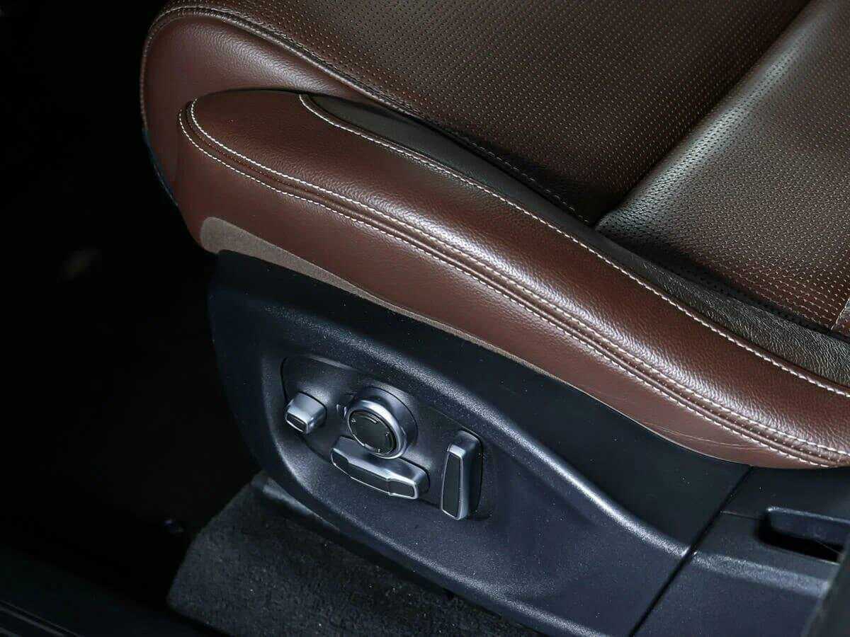 Б/У Ягуар Ф-Пэйс 2018 года. Фото: #17