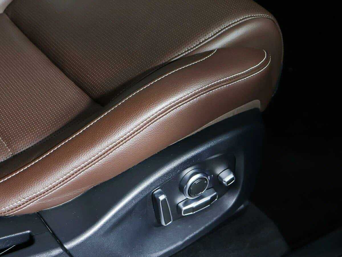 Б/У Ягуар Ф-Пэйс 2018 года. Фото: #19