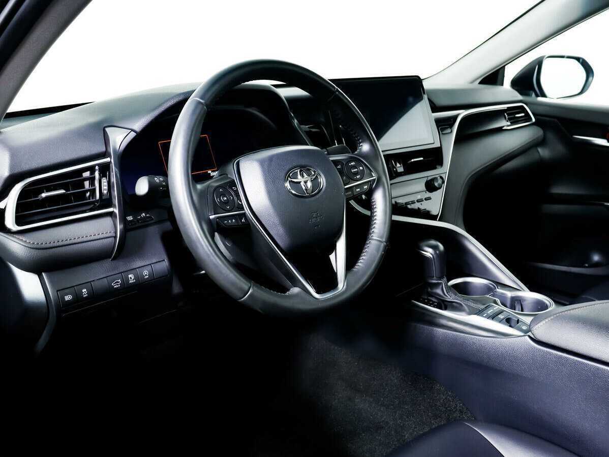 Б/У Тойота Камри 2022 года. Фото: #12