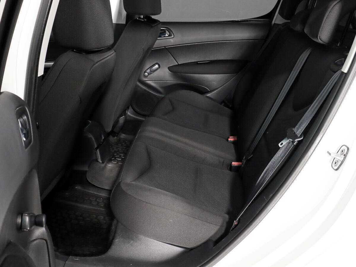 Б/У Пежо 308 2010 года. Фото: #8