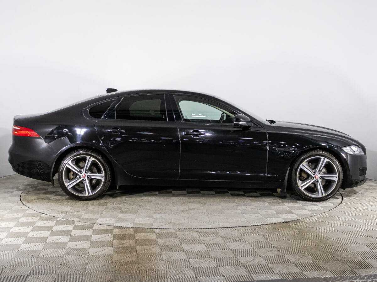 Б/У Ягуар ИксФ 2016 года. Фото: #3