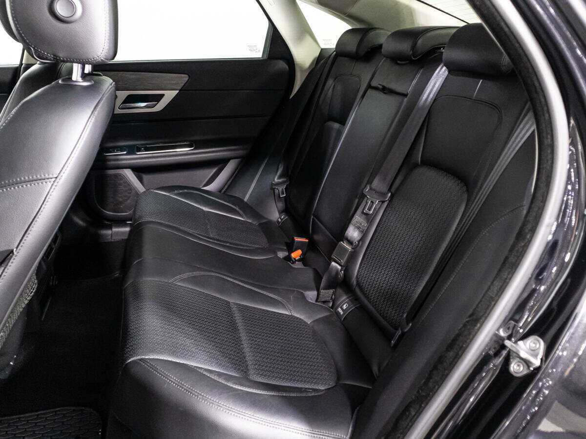 Б/У Ягуар ИксФ 2016 года. Фото: #9