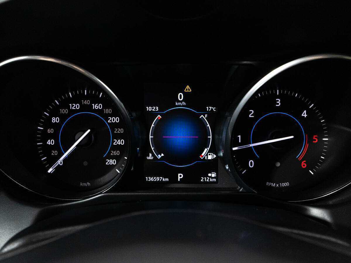 Б/У Ягуар ИксФ 2016 года. Фото: #11