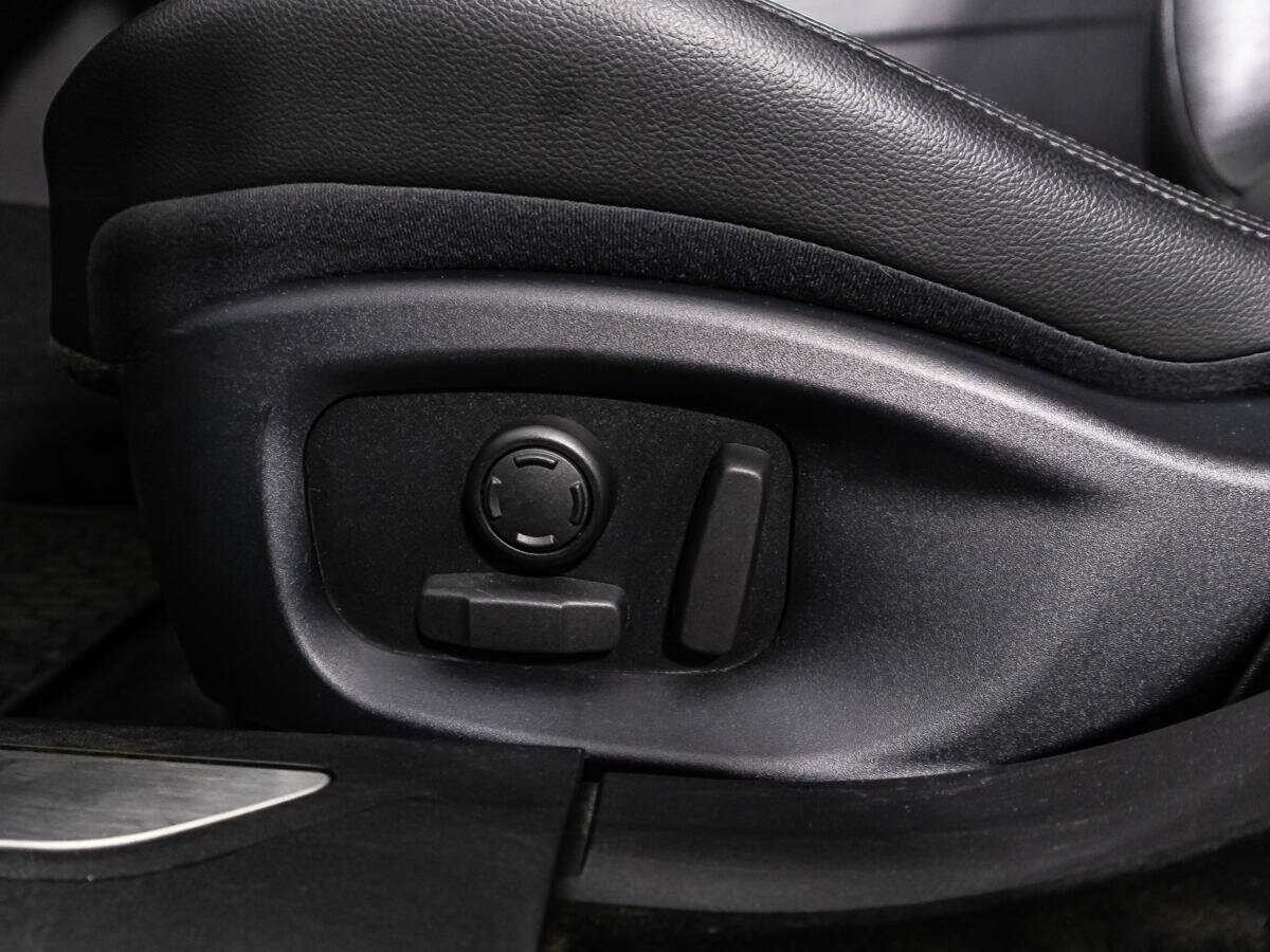 Б/У Ягуар ИксФ 2016 года. Фото: #15