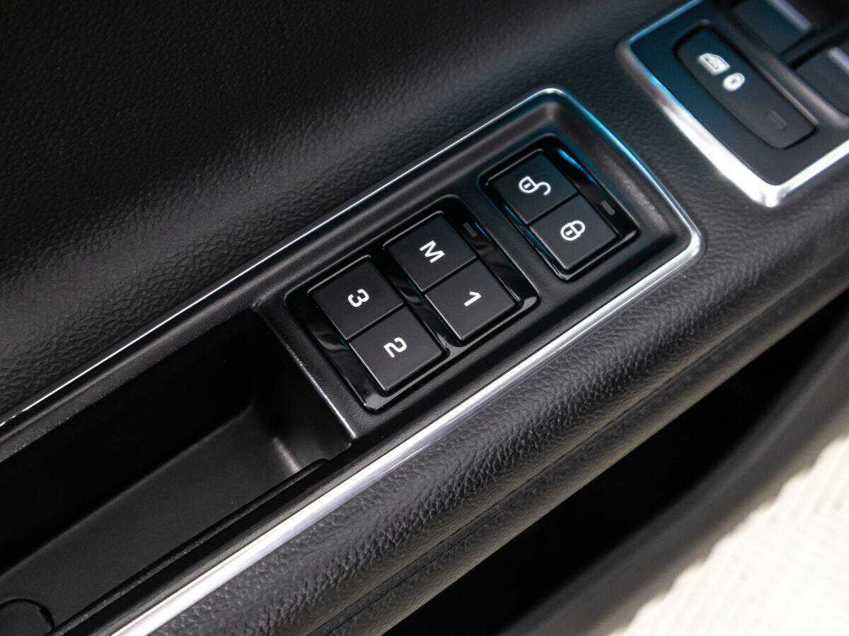 Б/У Ягуар ИксФ 2016 года. Фото: #16