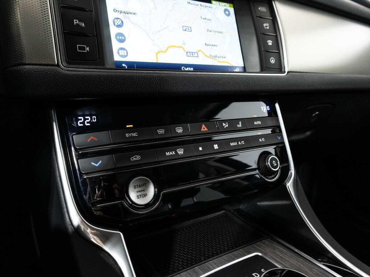 Б/У Ягуар ИксФ 2016 года. Фото: #19