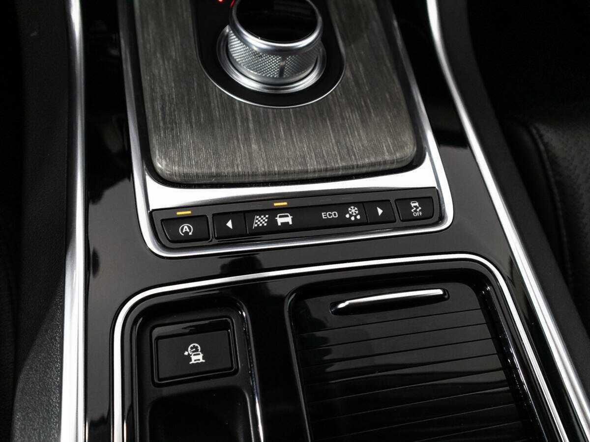 Б/У Ягуар ИксФ 2016 года. Фото: #21