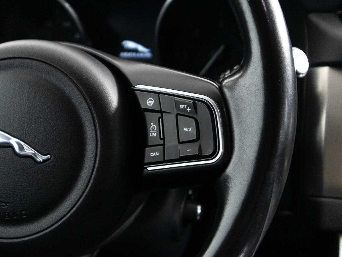 Б/У Ягуар ИксФ 2016 года. Фото: #23