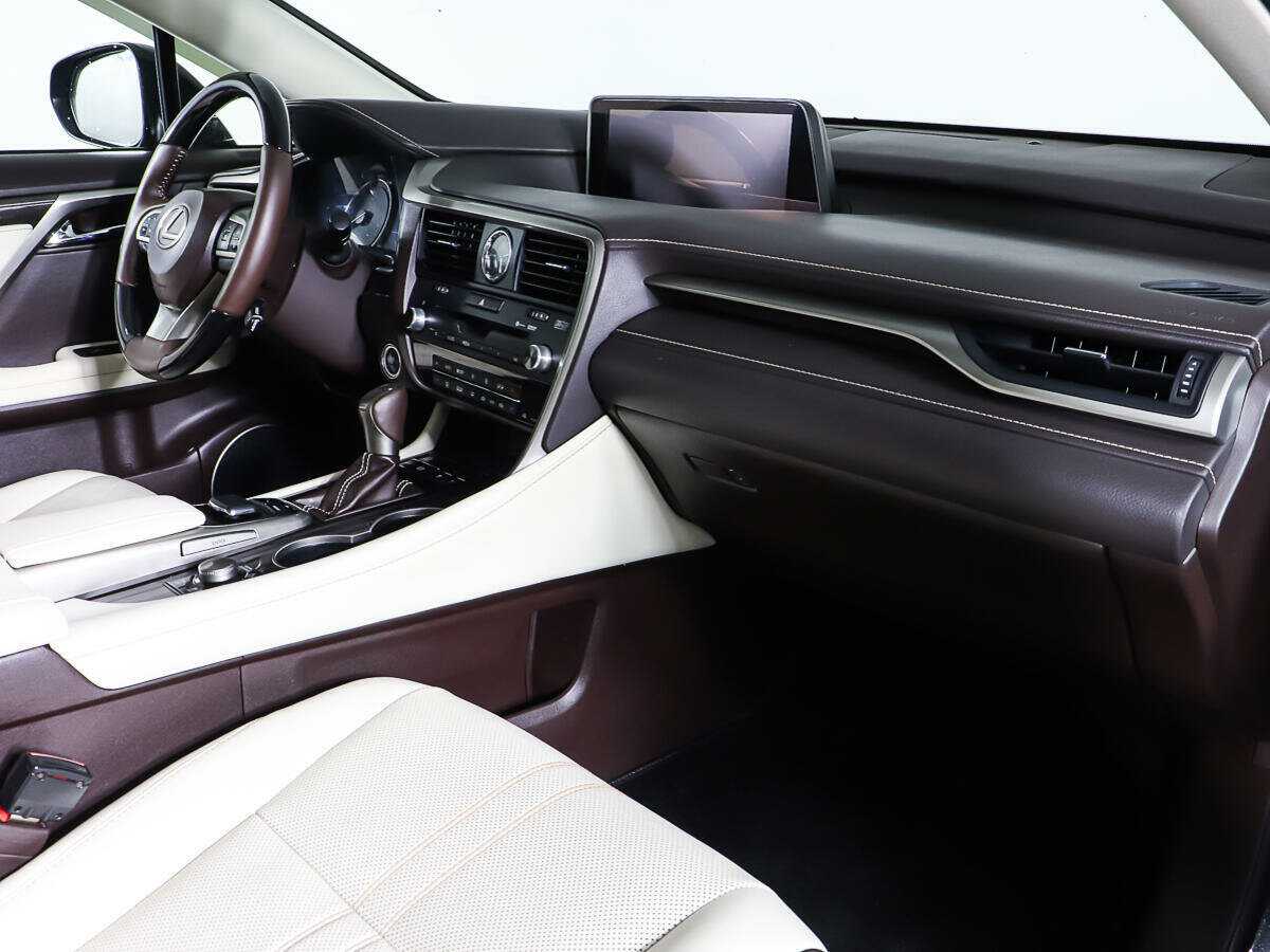 Б/У Лексус Р-Икс 2016 года. Фото: #8