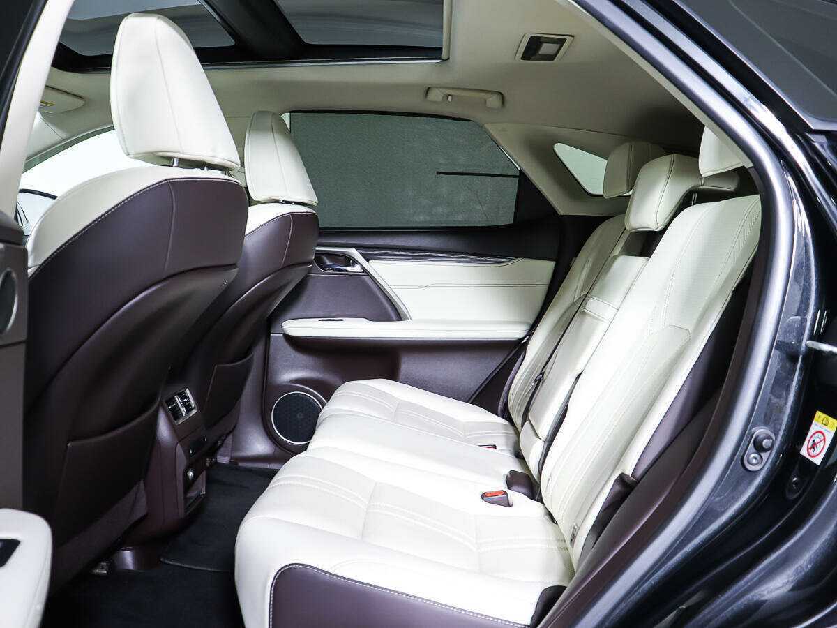 Б/У Лексус Р-Икс 2016 года. Фото: #9