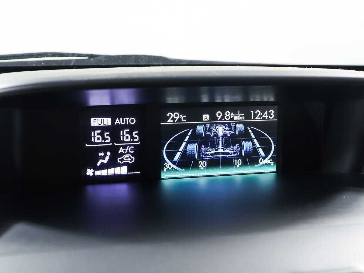 Б/У Субару ИксВи 2017 года. Фото: #16