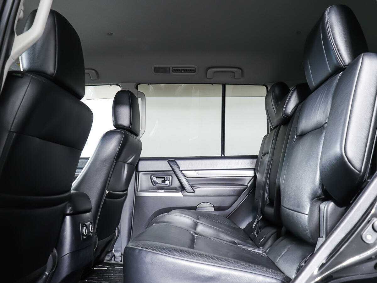 Б/У Митсубиши Паджеро 2012 года. Фото: #8