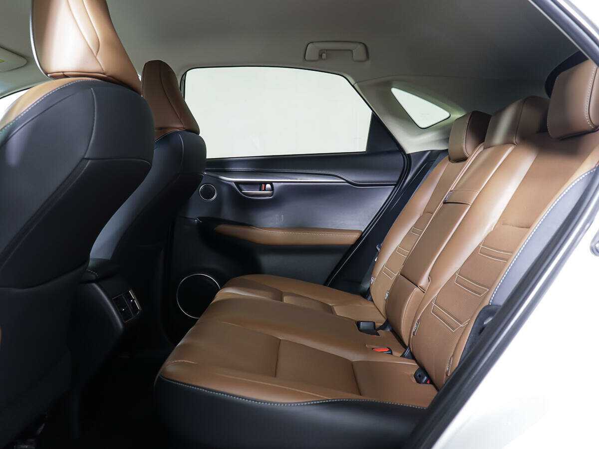 Б/У Лексус Н-Икс 2016 года. Фото: #7