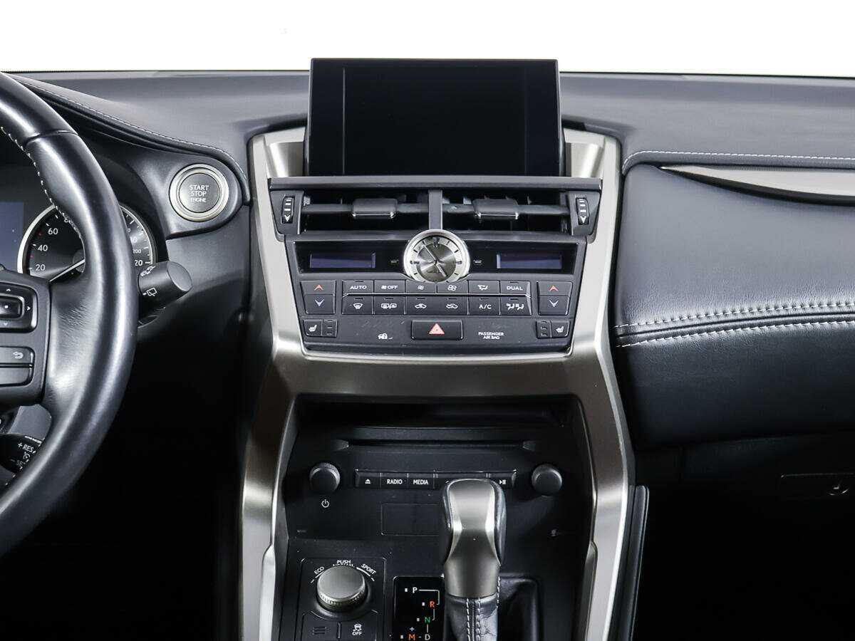 Б/У Лексус Н-Икс 2016 года. Фото: #8