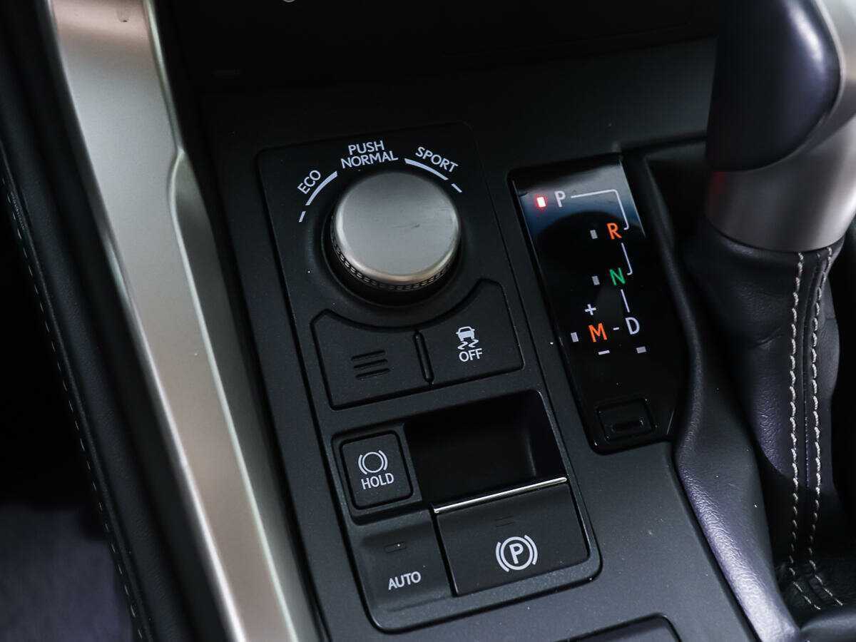 Б/У Лексус Н-Икс 2016 года. Фото: #15