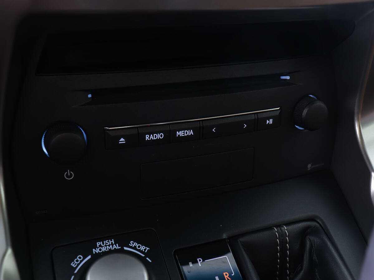 Б/У Лексус Н-Икс 2016 года. Фото: #16