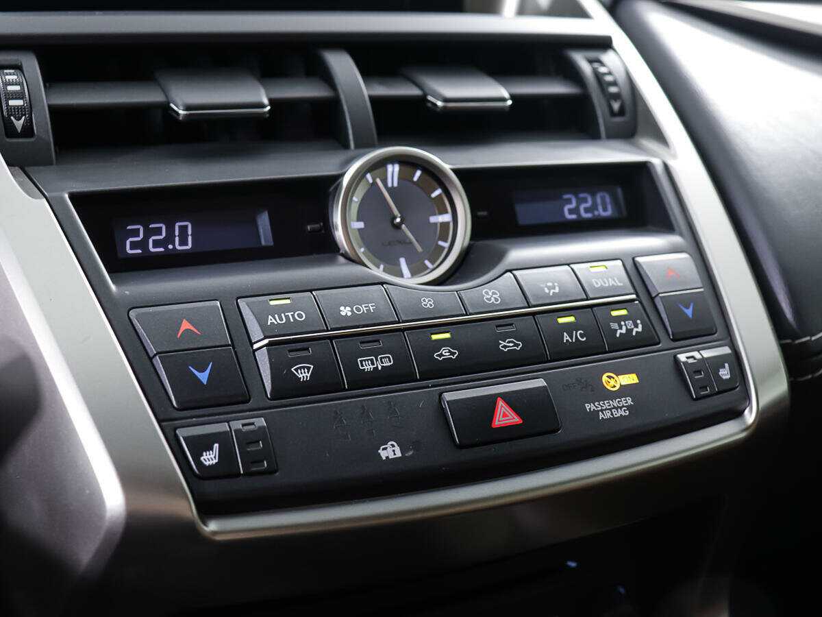 Б/У Лексус Н-Икс 2016 года. Фото: #17