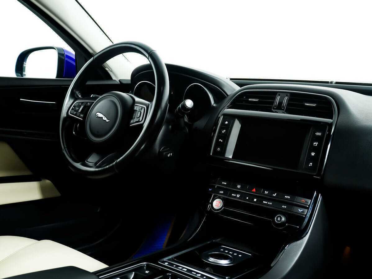 Б/У Ягуар ИксЕ 2018 года. Фото: #8