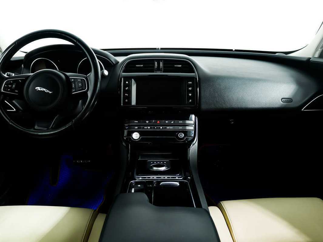 Б/У Ягуар ИксЕ 2018 года. Фото: #10