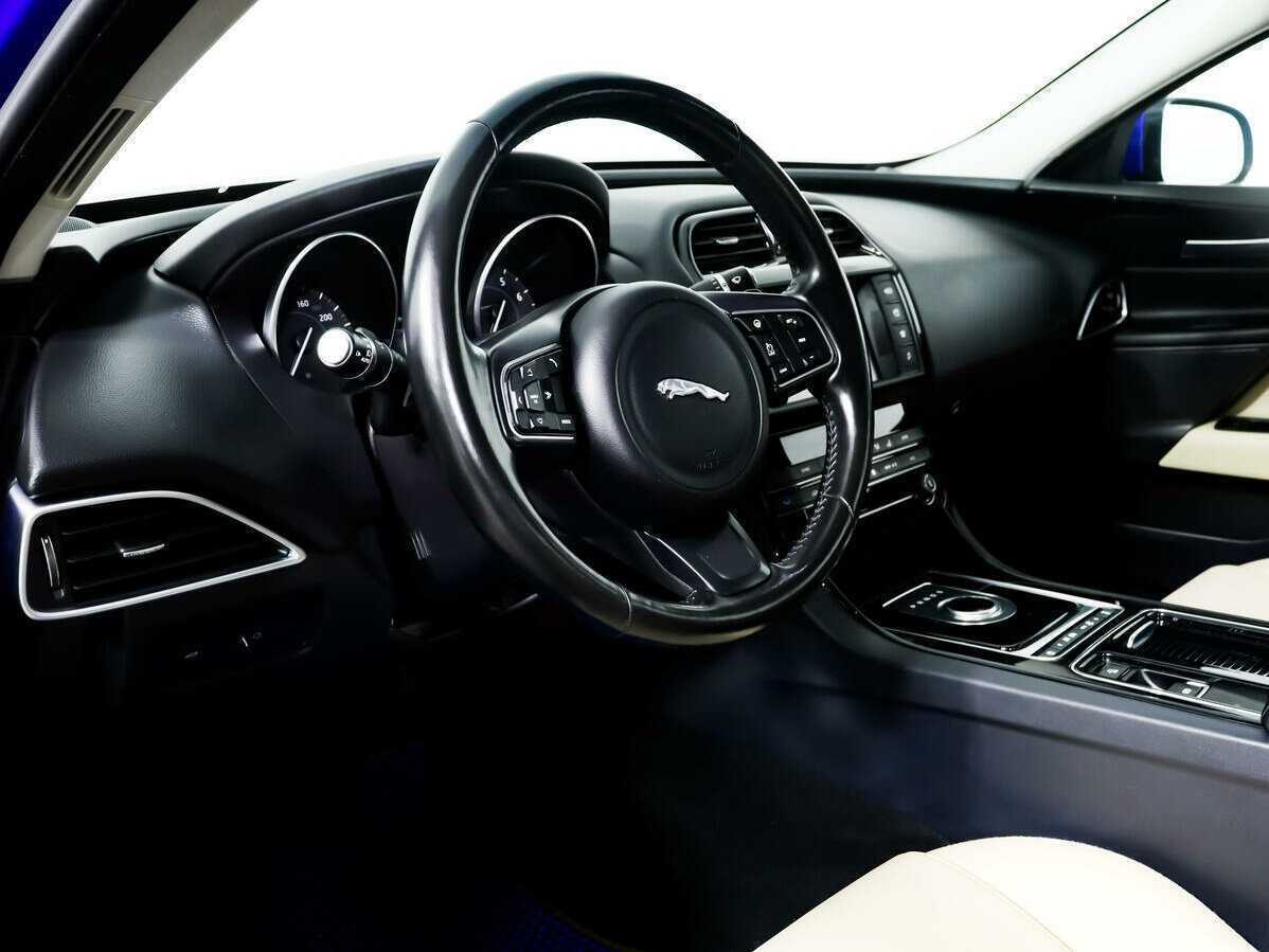 Б/У Ягуар ИксЕ 2018 года. Фото: #12