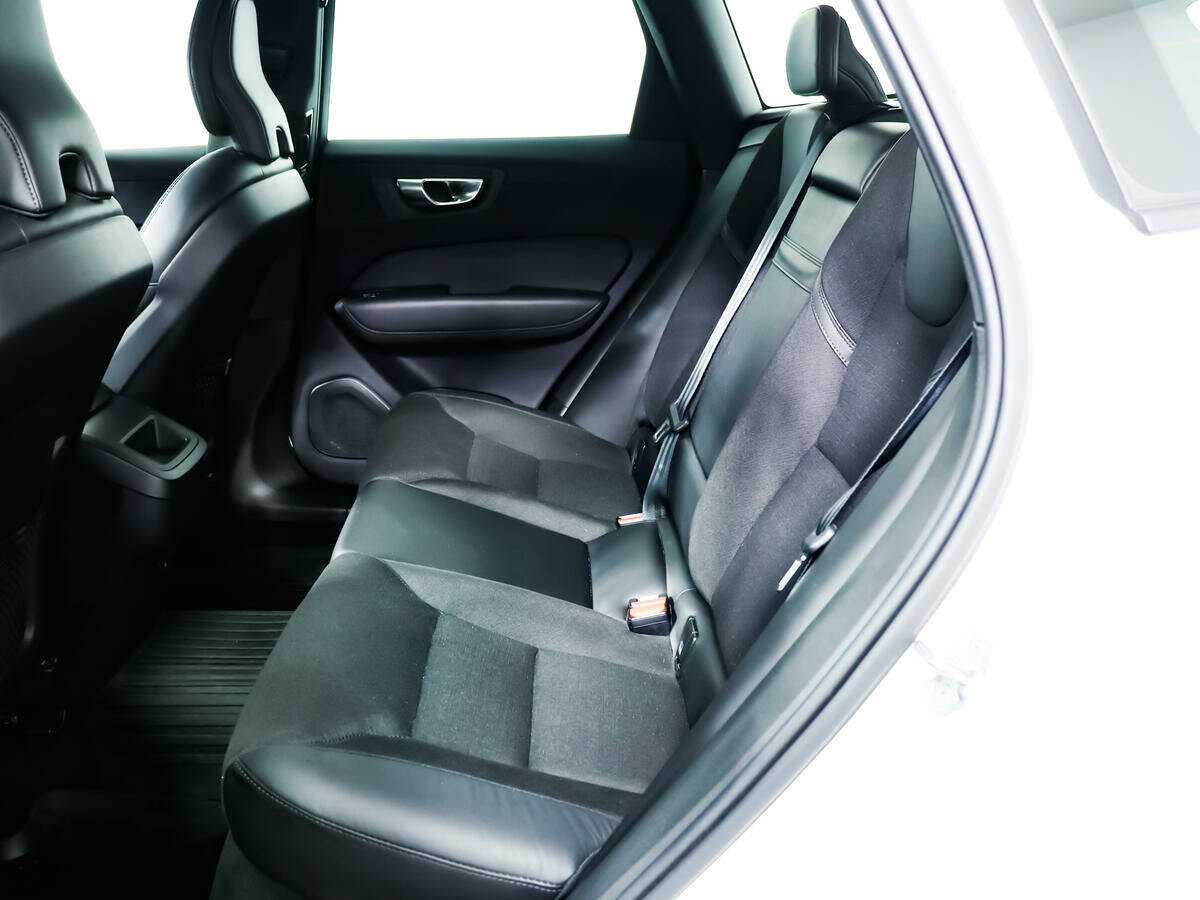 Б/У Вольво ИксЦ60 2021 года. Фото: #11