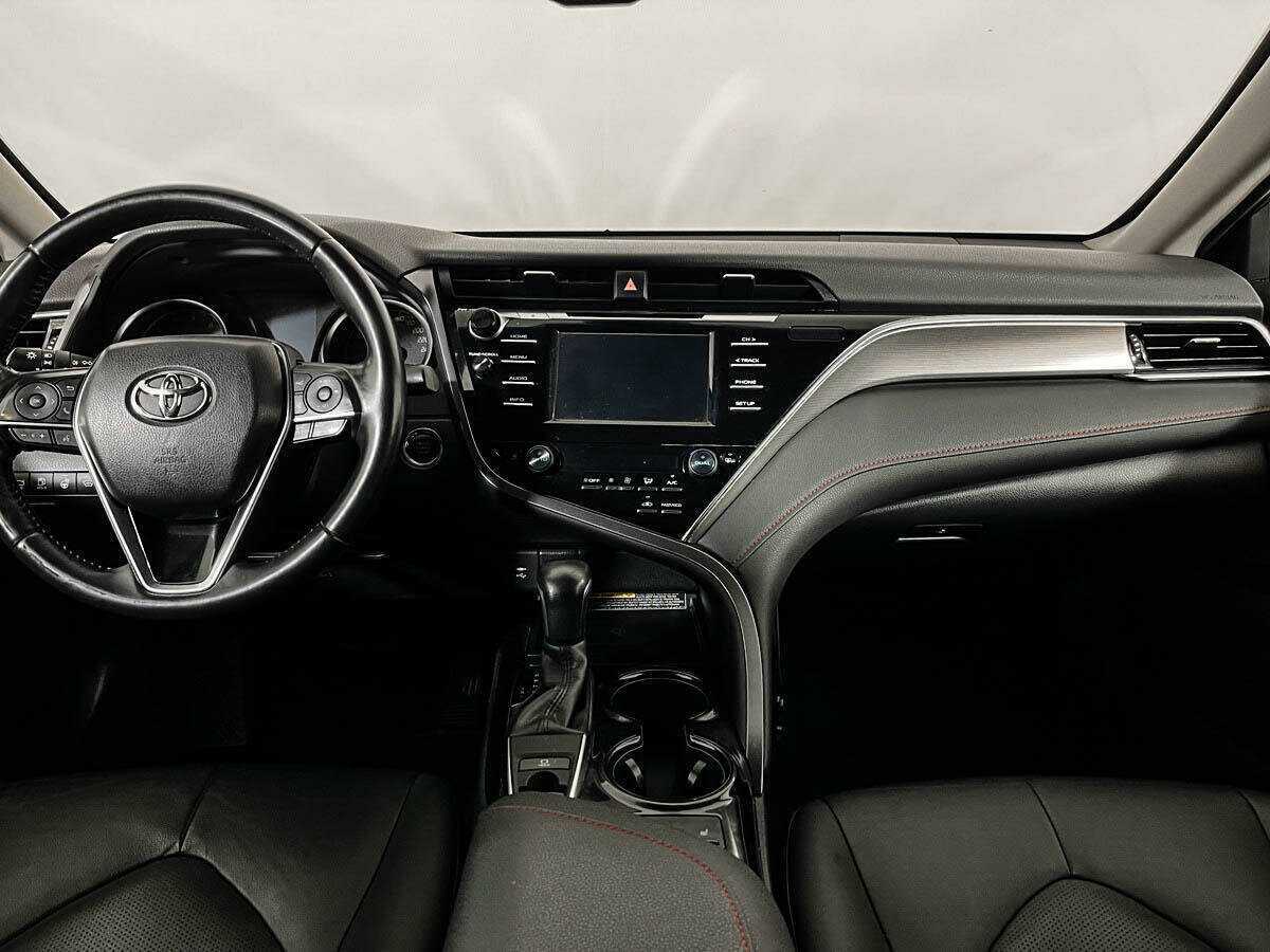 Б/У Тойота Камри 2020 года. Фото: #11