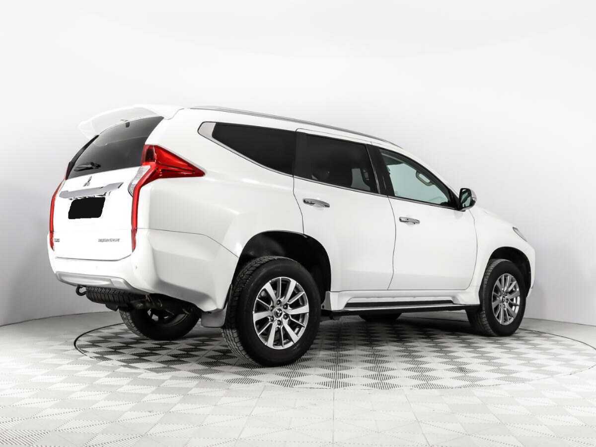 Mitsubishi Pajero Sport 2017 года с пробегом. Фото: #4