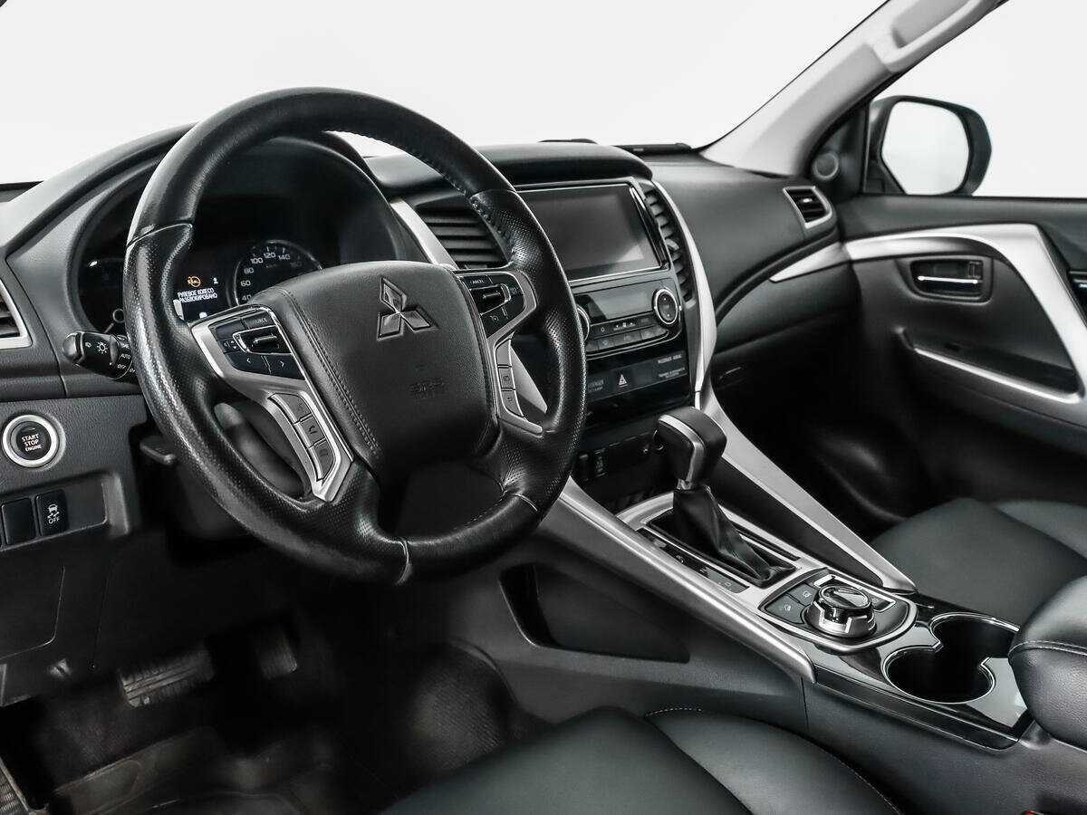 Mitsubishi Pajero Sport 2017 года с пробегом. Фото: #8
