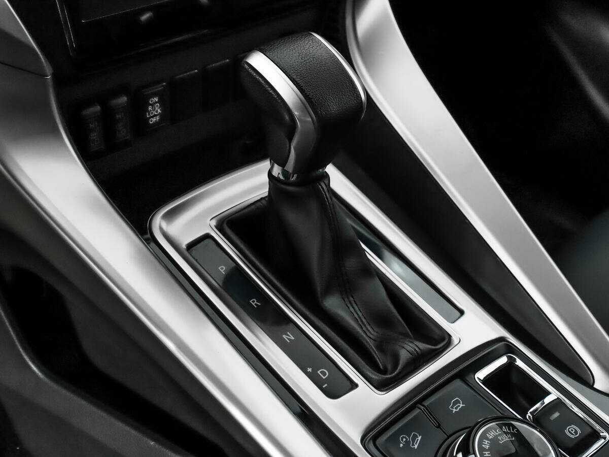 Mitsubishi Pajero Sport 2017 года с пробегом. Фото: #10