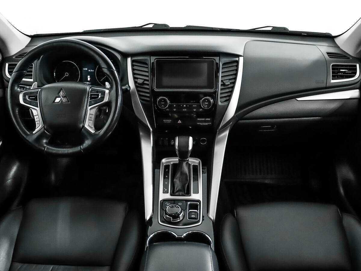 Mitsubishi Pajero Sport 2017 года с пробегом. Фото: #13