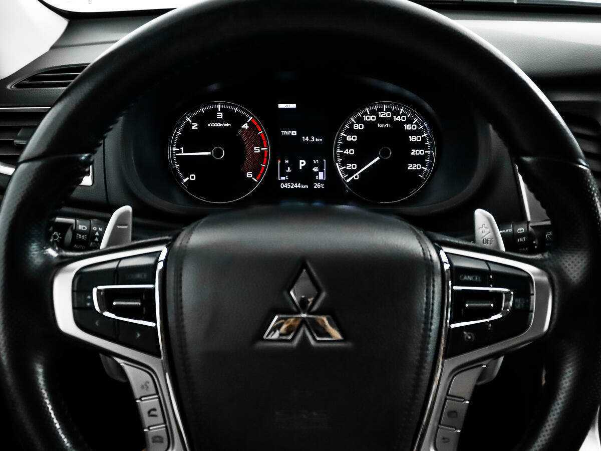 Mitsubishi Pajero Sport 2017 года с пробегом. Фото: #18