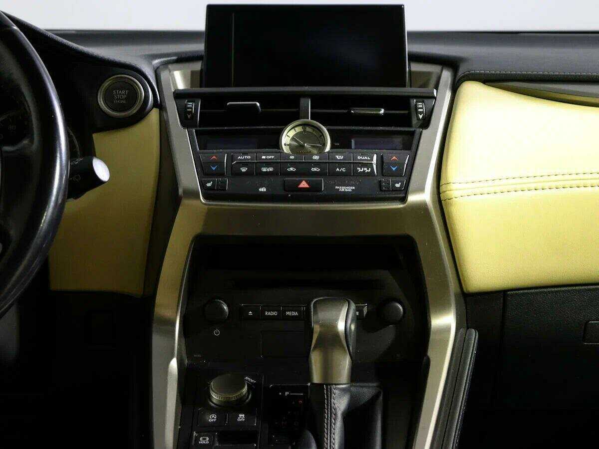 Б/У Лексус Н-Икс 2015 года. Фото: #12