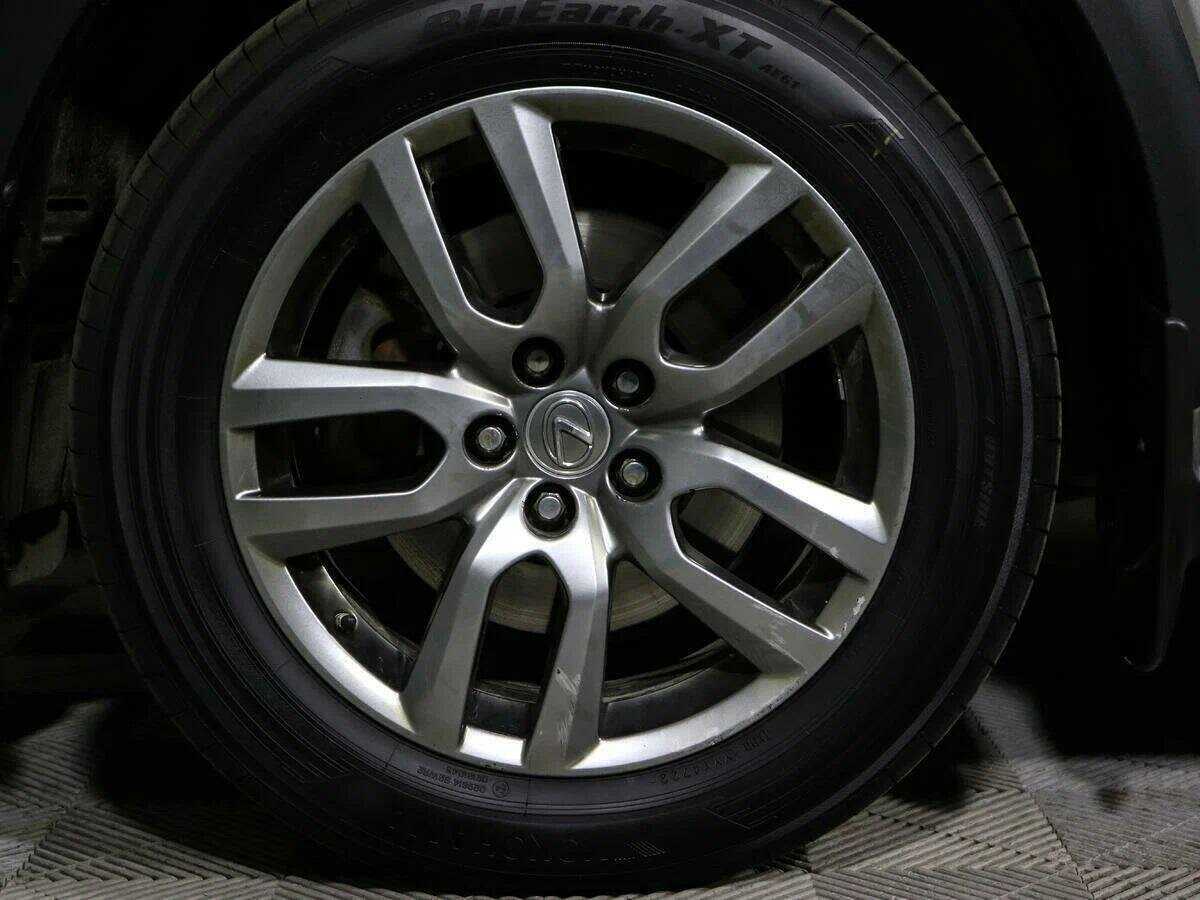 Б/У Лексус Н-Икс 2015 года. Фото: #14