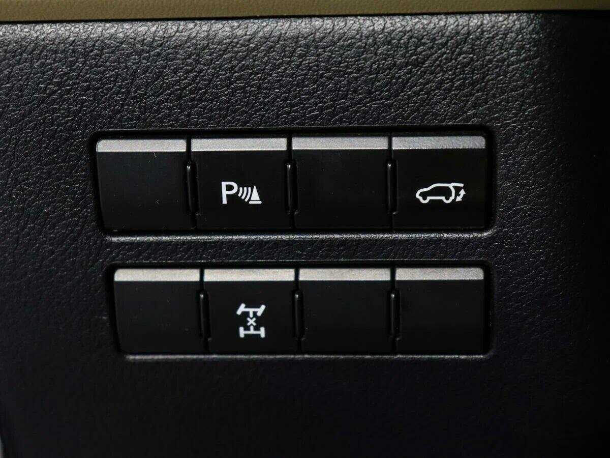 Б/У Лексус Н-Икс 2015 года. Фото: #15