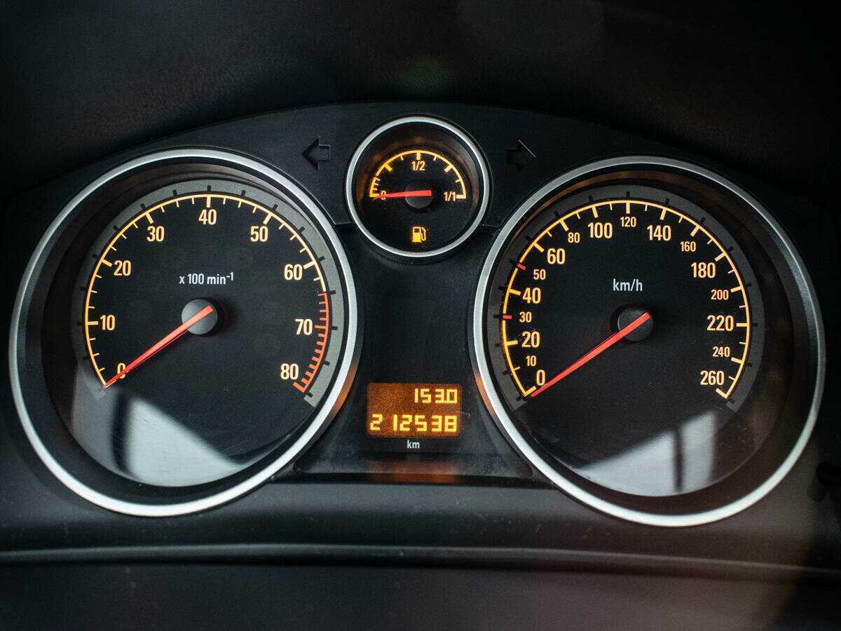 Б/У Опель Астра 2011 года. Фото: #11