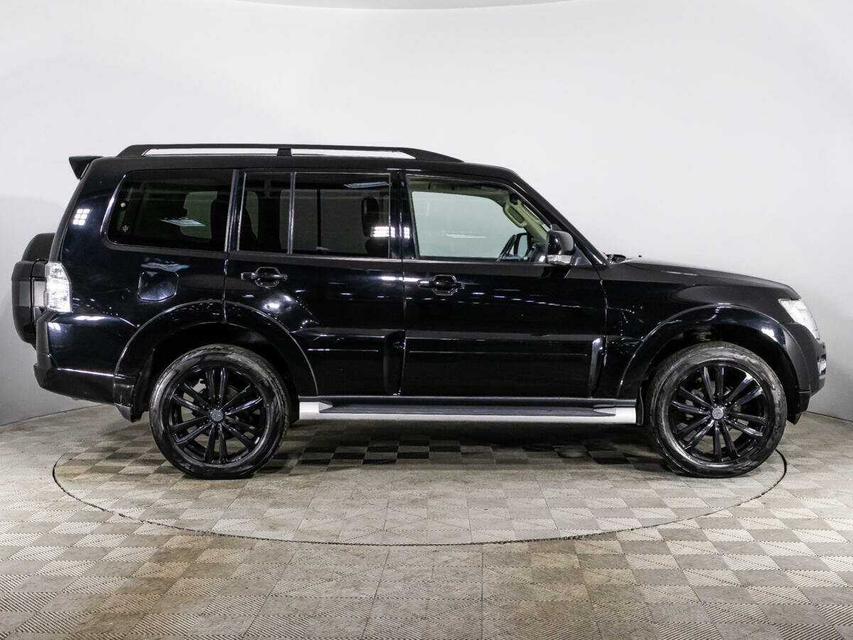 Б/У Митсубиши Паджеро 2015 года. Фото: #3