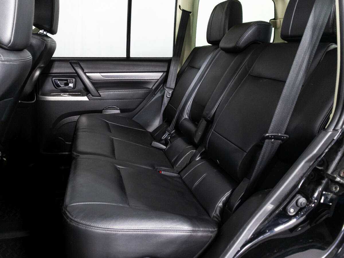 Б/У Митсубиши Паджеро 2015 года. Фото: #9