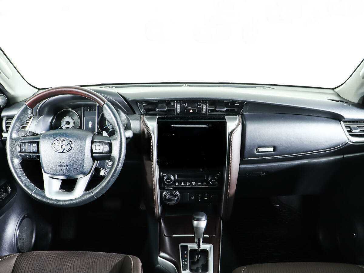 Б/У Тойота Фортюнер 2017 года. Фото: #9