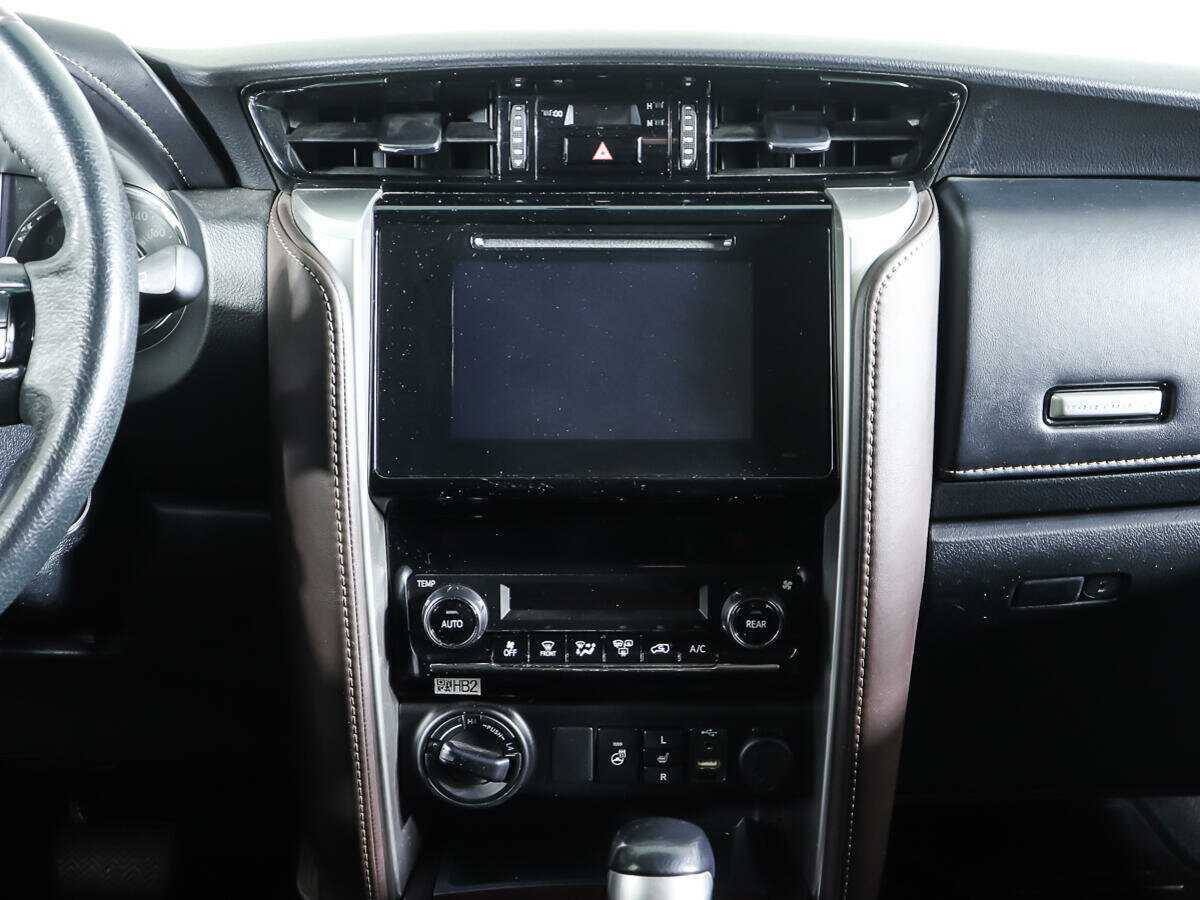 Б/У Тойота Фортюнер 2017 года. Фото: #10