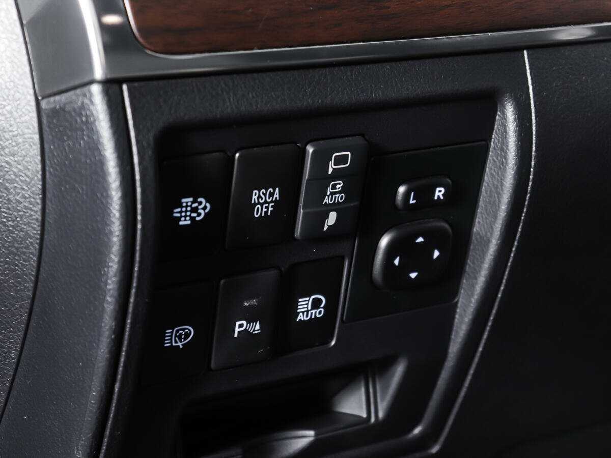 Б/У Тойота Лэнд Крузер 2021 года. Фото: #18